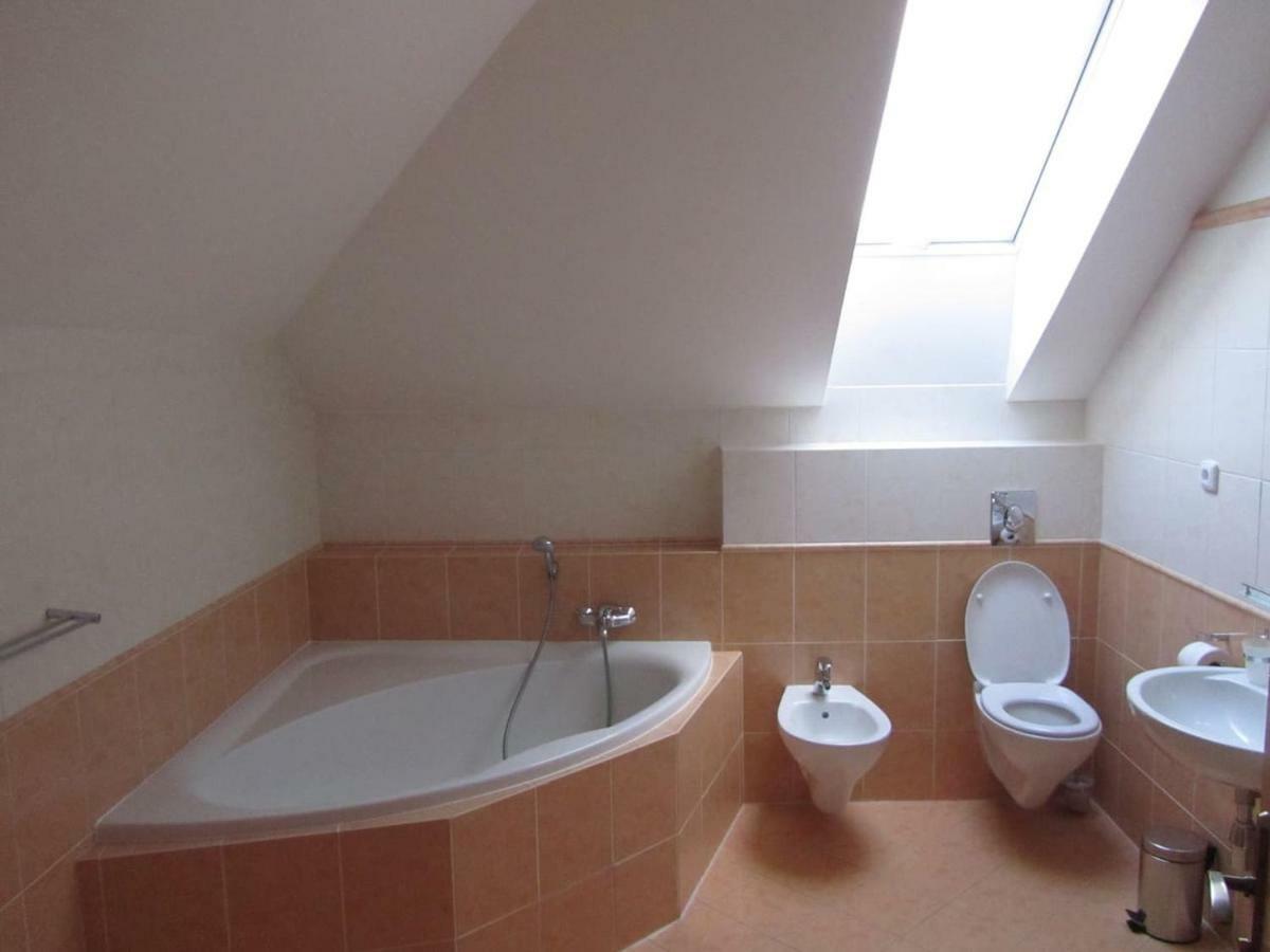 Obora 827 Nova Bystrice Villa Luaran gambar